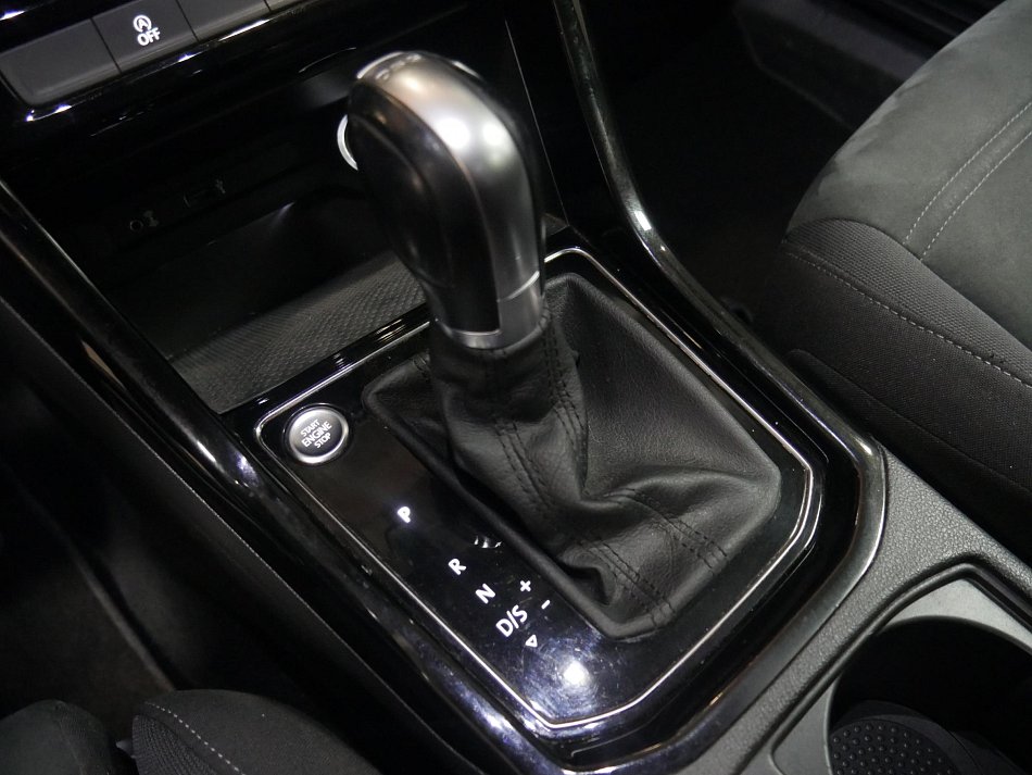 Volkswagen Touran 2.0TDi 