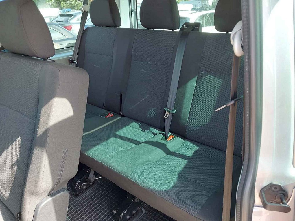 Volkswagen Transporter 2.0TDi  8míst