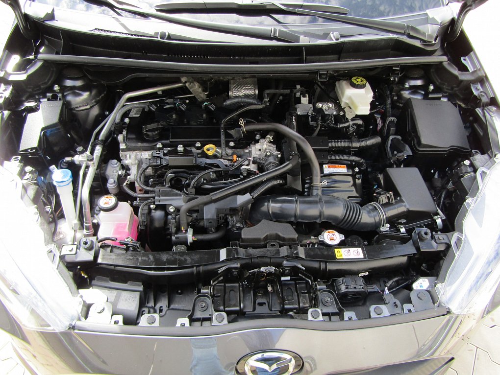 Mazda 2 1.5 VVFi  hybrid