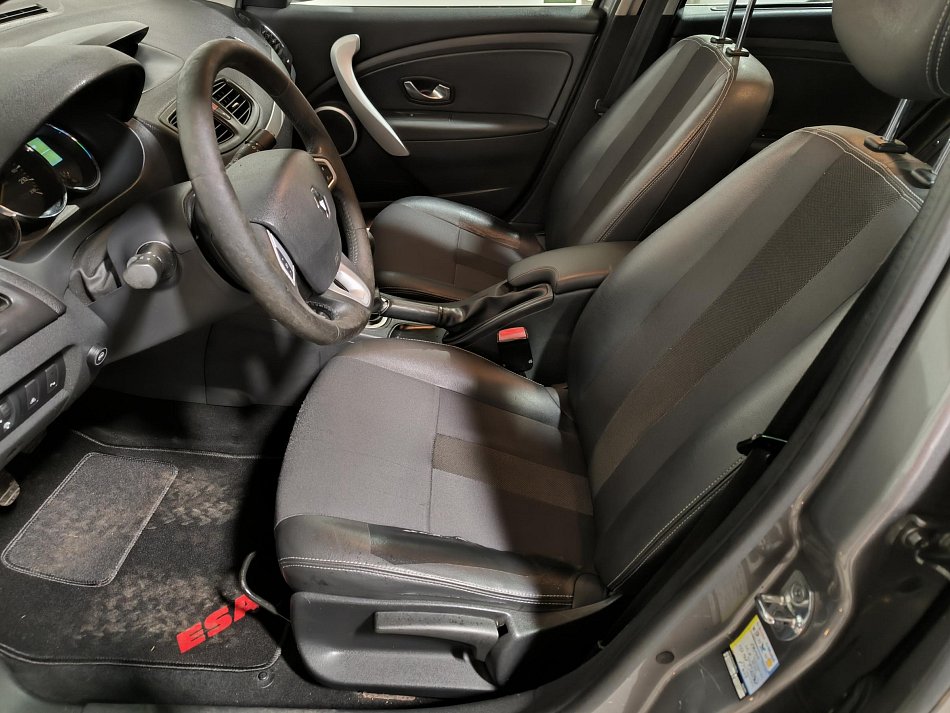 Renault Fluence 1.6i 