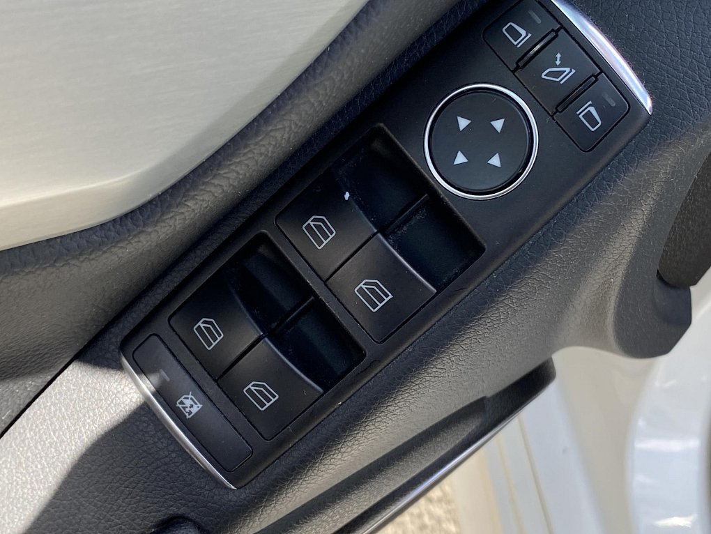 Mercedes-Benz Třída C 1.6 CGi Avantgarde C180