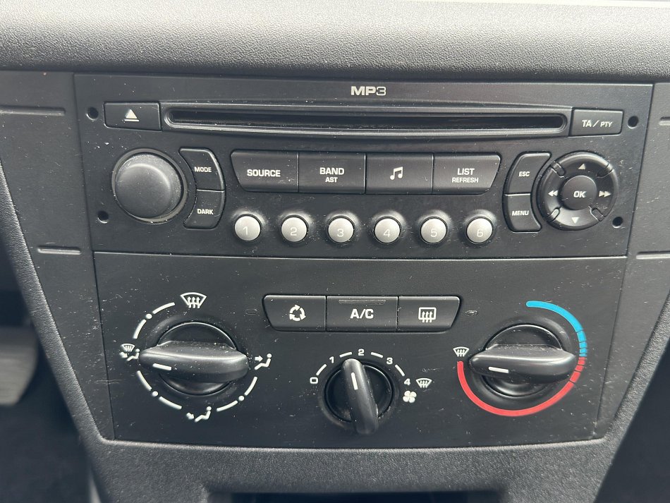 Citroën C4 1.4 i 