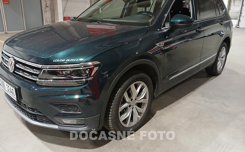 Volkswagen Tiguan 2.0. 