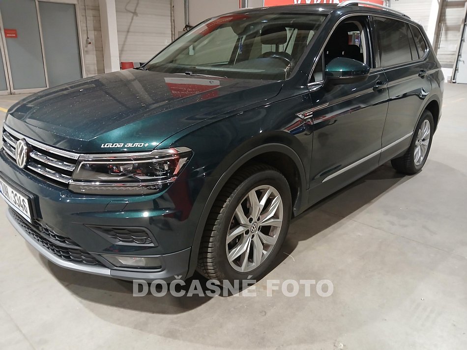 Volkswagen Tiguan 2.0. 