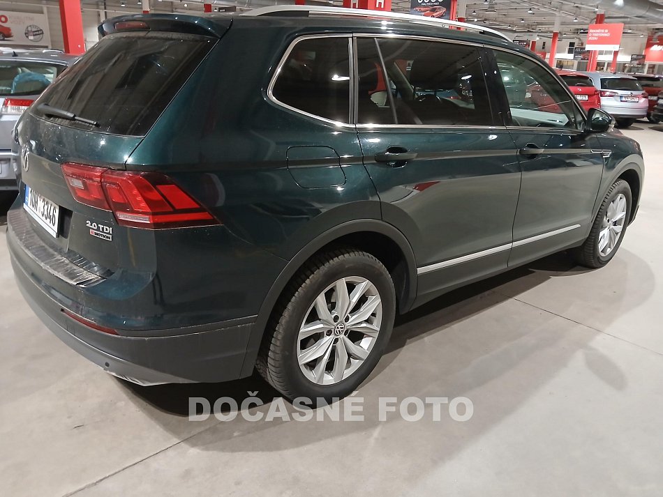 Volkswagen Tiguan 2.0. 