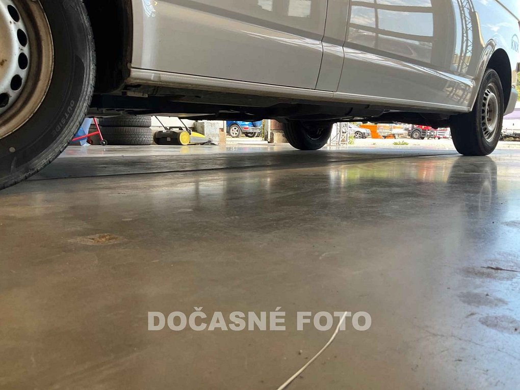 Volkswagen Transporter 2.0TDi  L2H1