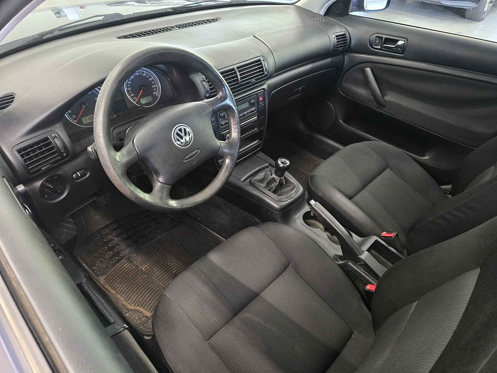 Volkswagen Passat 1.6i 