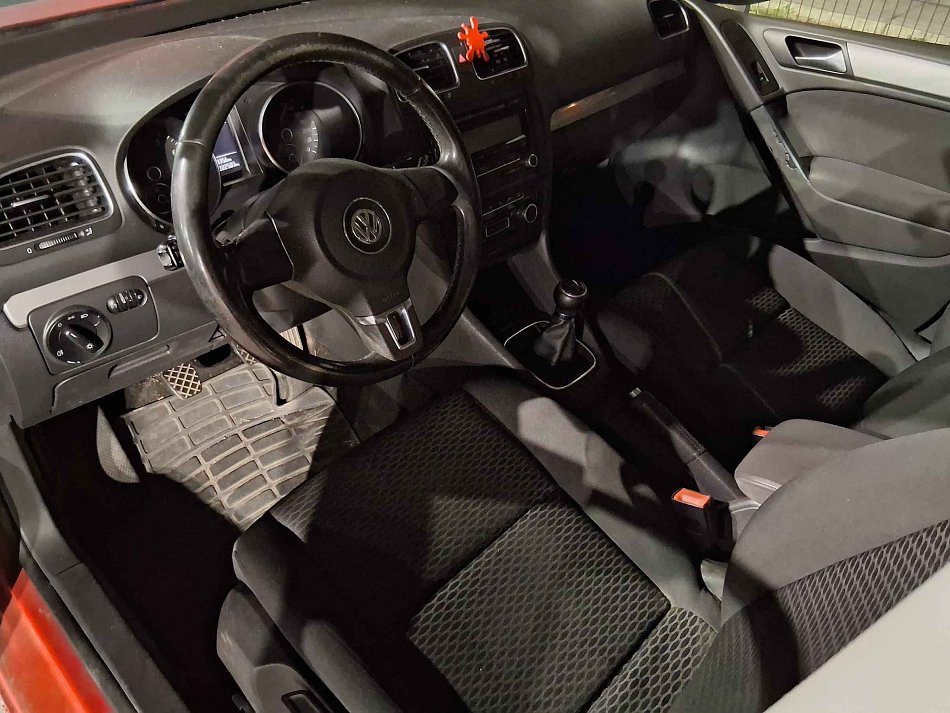 Volkswagen Golf 1.6 MPi 