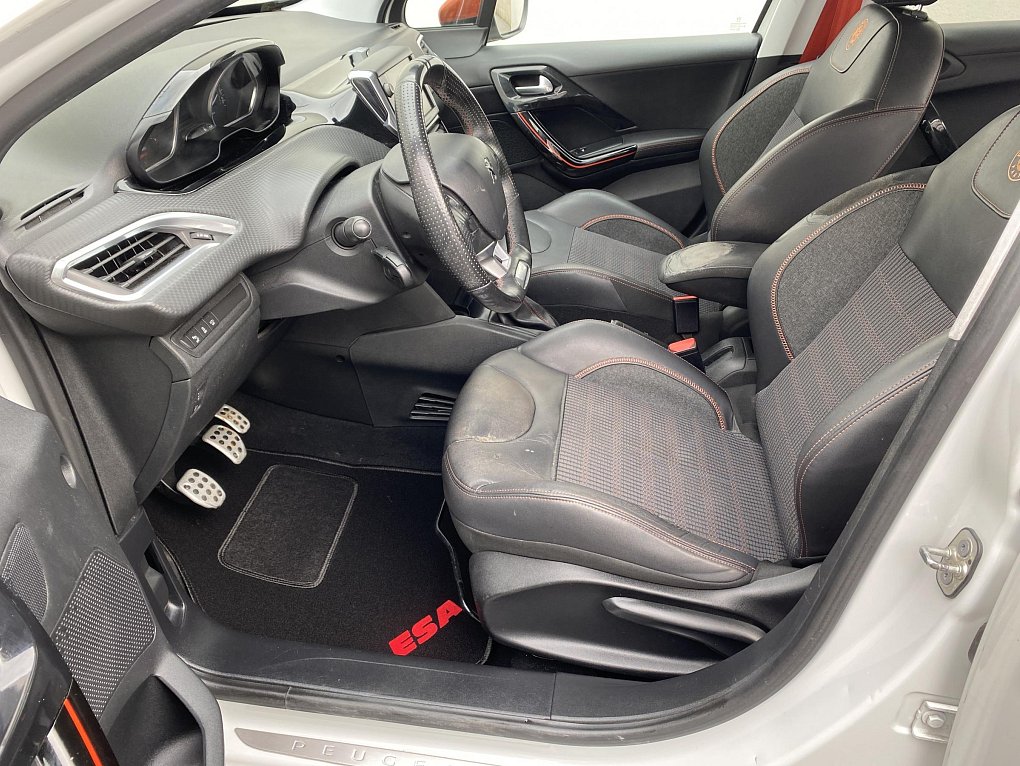 Peugeot 208 1.2PT Roland Garros