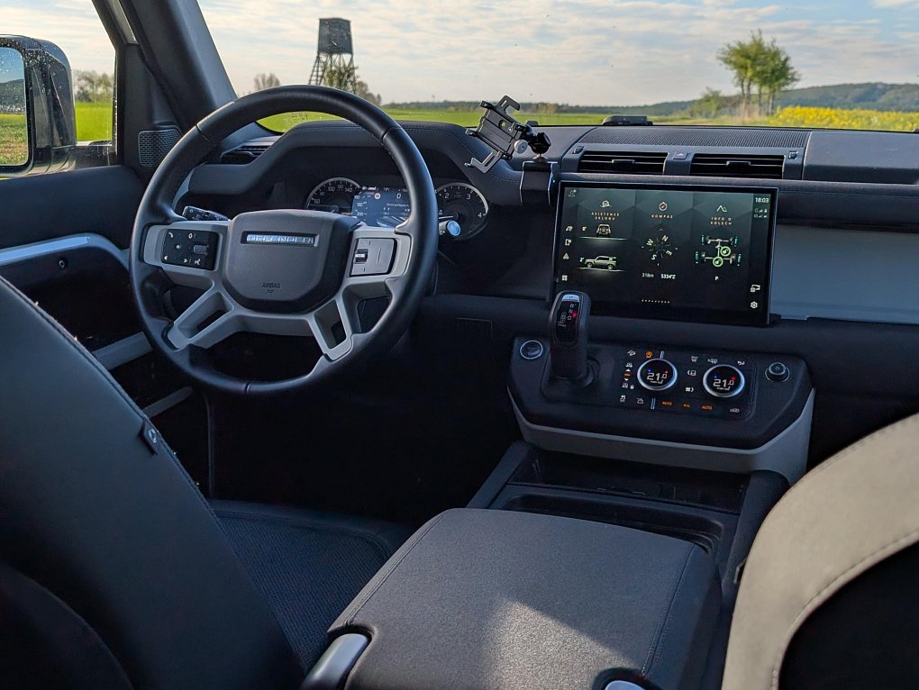 Land Rover Defender 3.0 D  SE D250