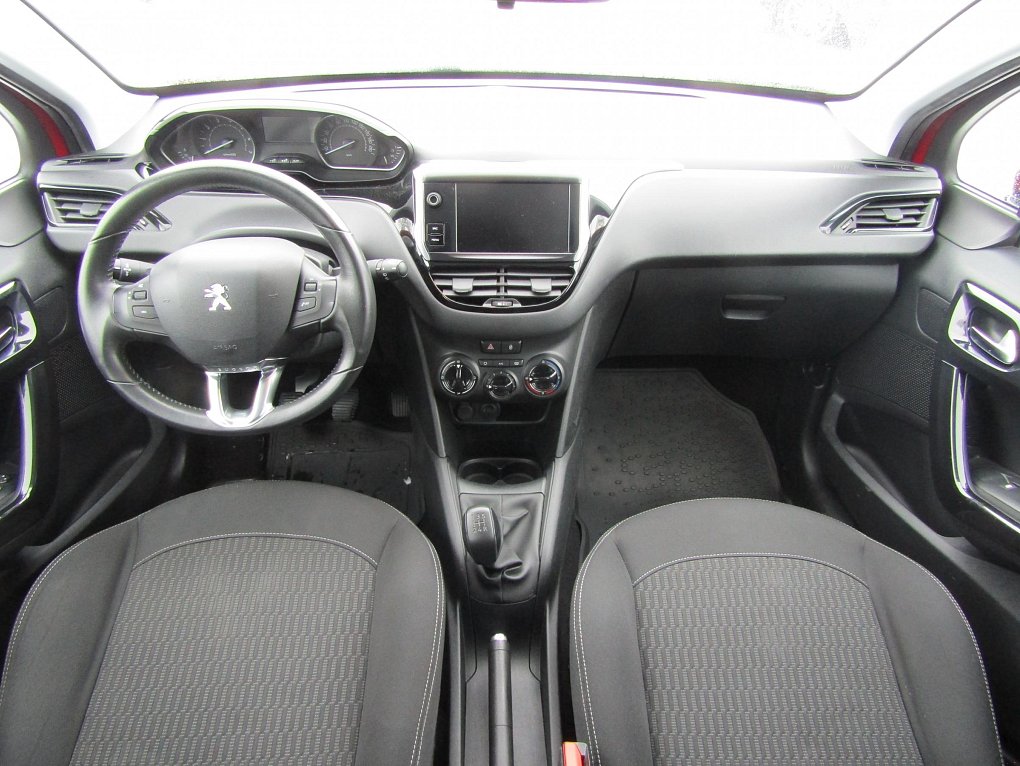 Peugeot 208 1.2 i 