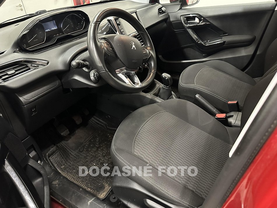 Peugeot 208 1.2 i 