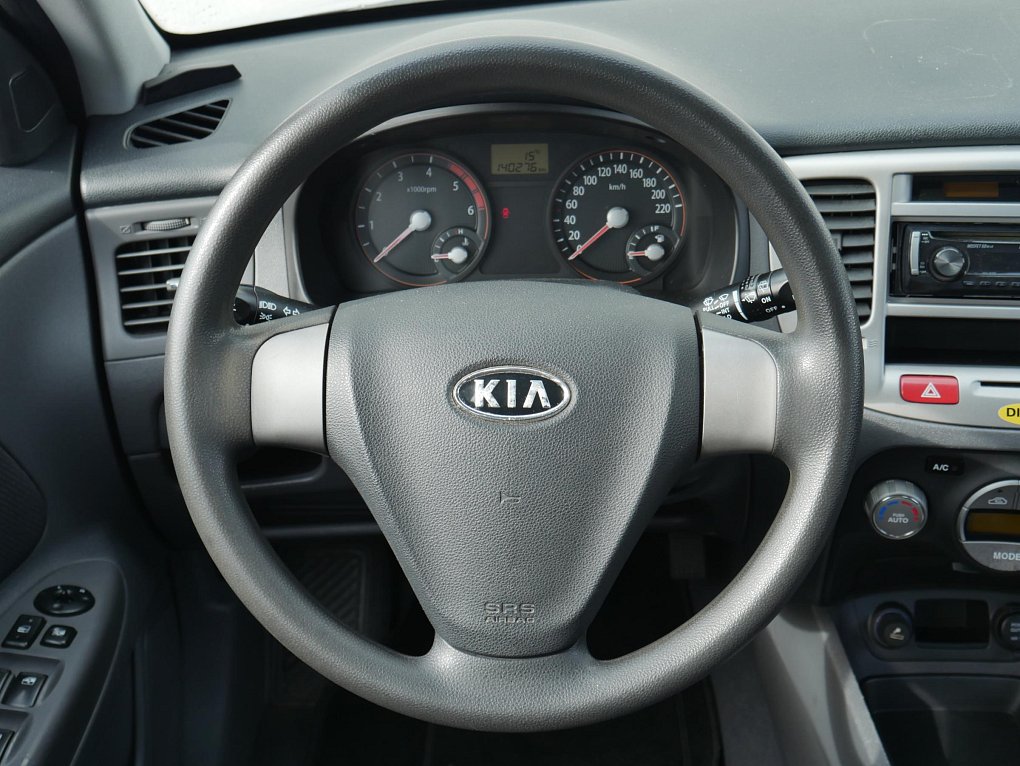 Kia Rio 1.3i 