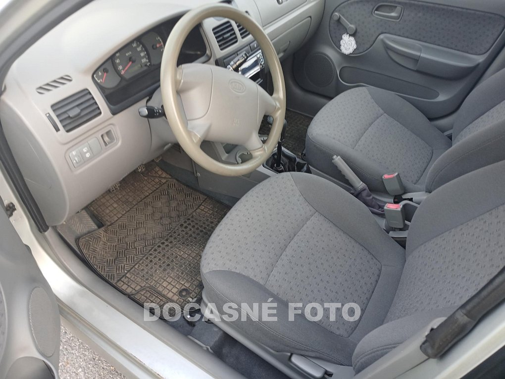 Kia Rio 1.3i 
