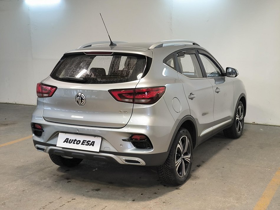 MG ZS 1.5 i Essential