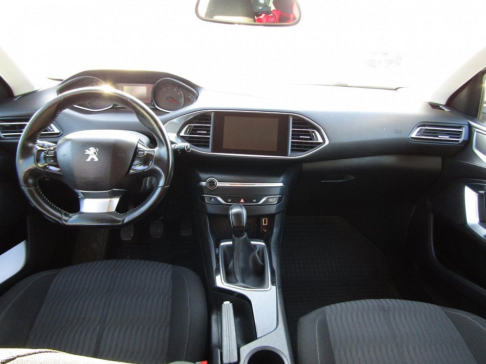 Peugeot 308 1.2i 