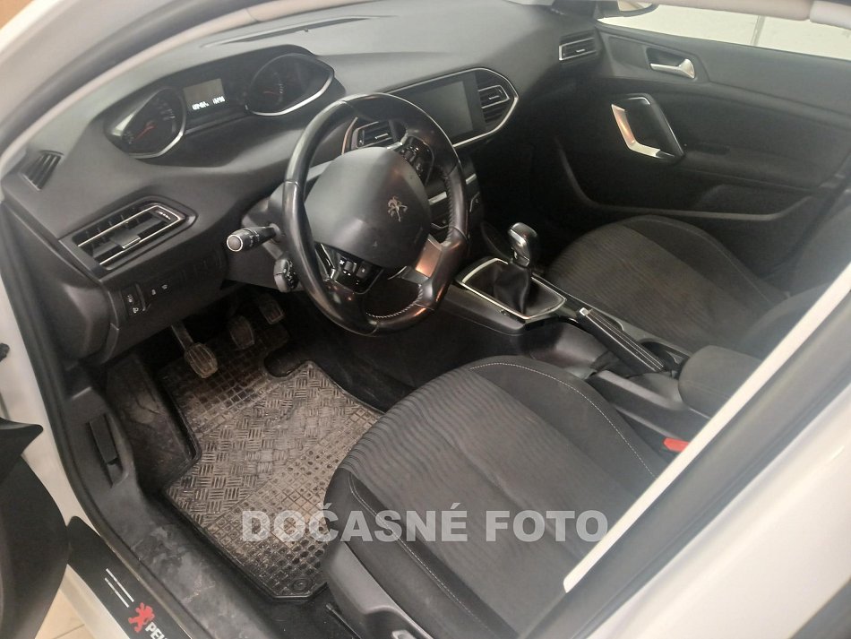 Peugeot 308 1.2i 