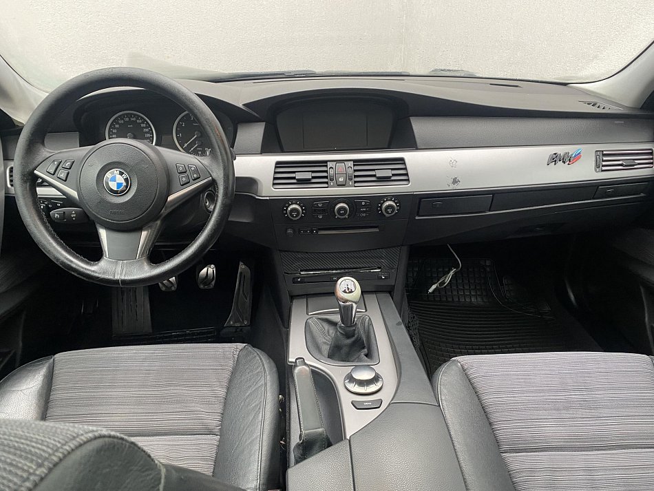 BMW Řada 5 2.2i  520i