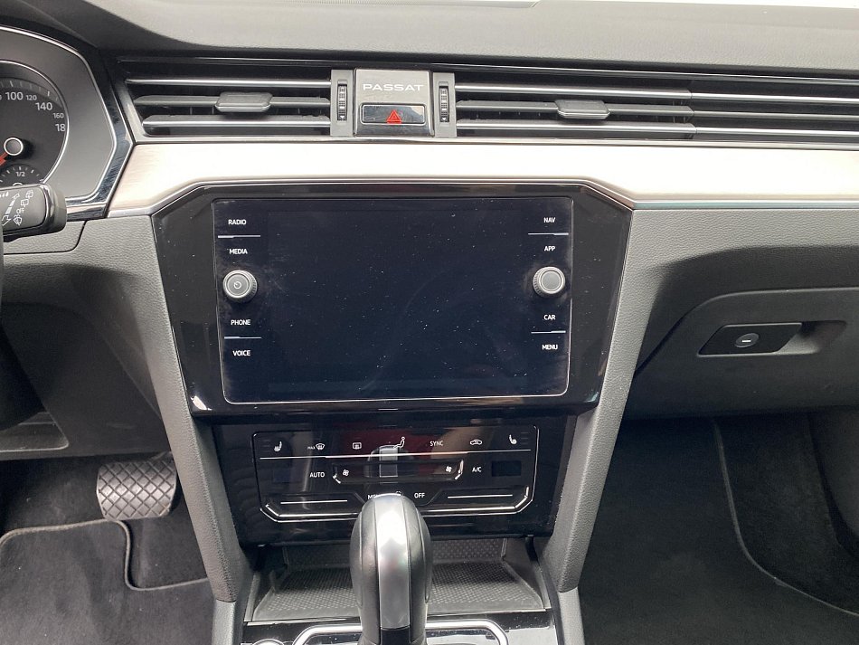 Volkswagen Passat 2.0 TDi Elegance