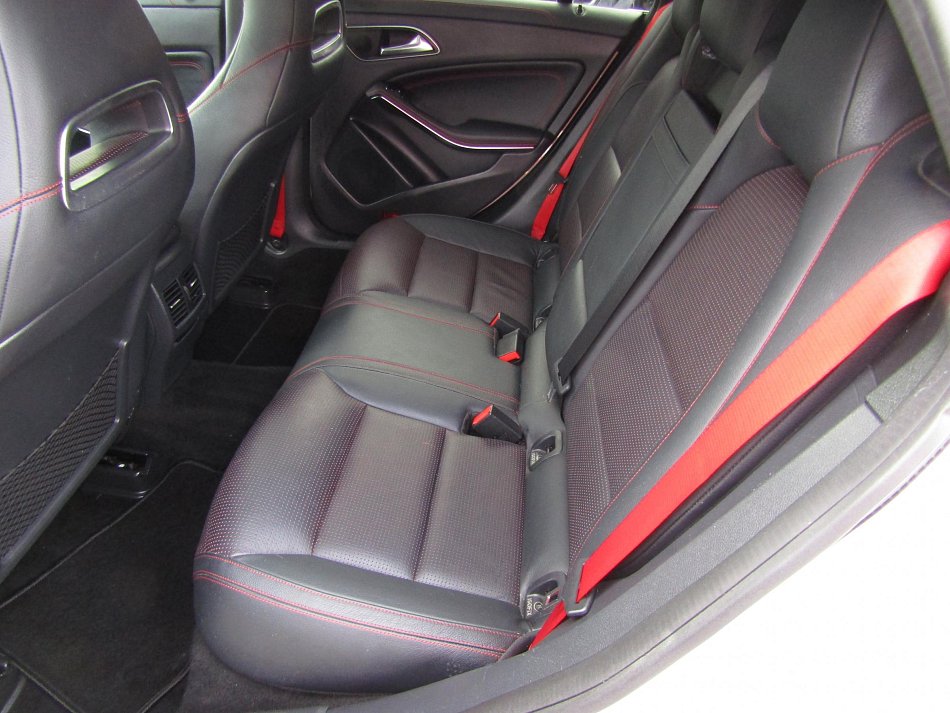 Mercedes-Benz CLA 2.0 i  250 4Matic