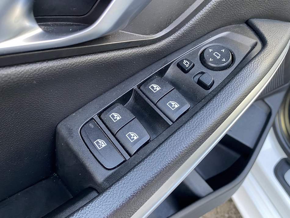 BMW Řada 3 2.0i  330E