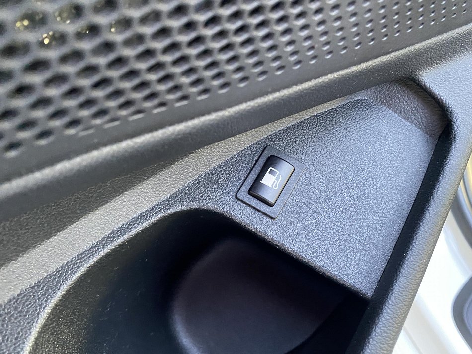 BMW Řada 3 2.0i  330E