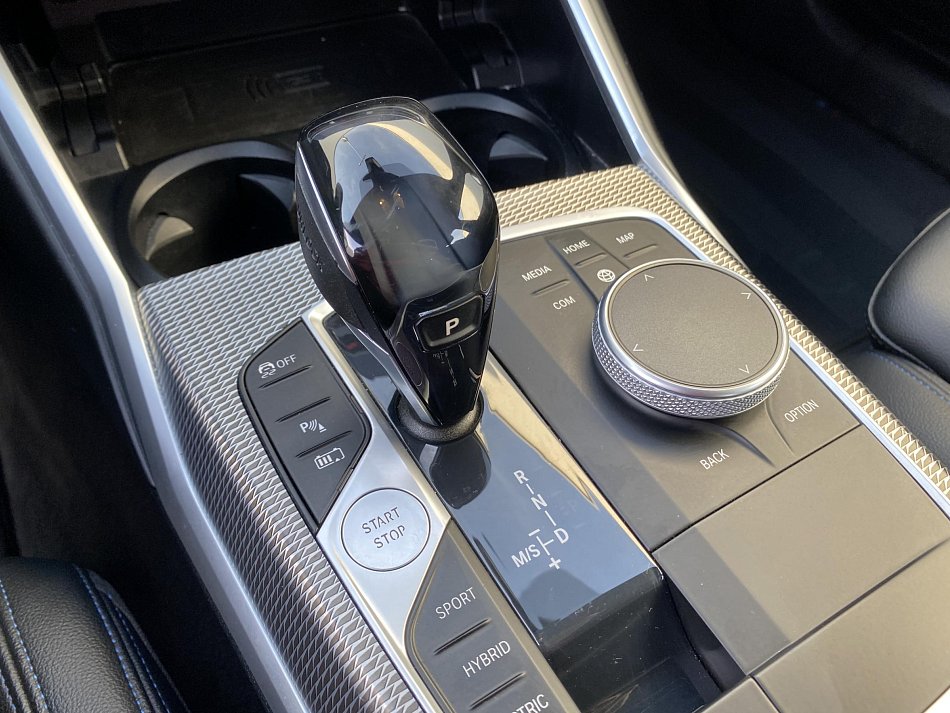 BMW Řada 3 2.0i  330E