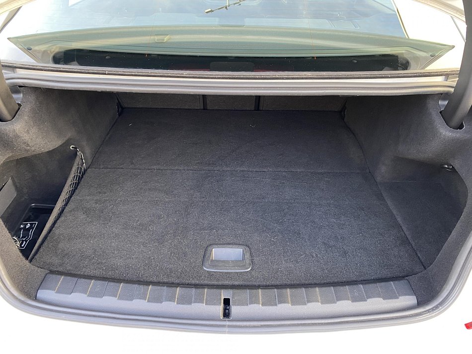 BMW Řada 3 2.0i  330E