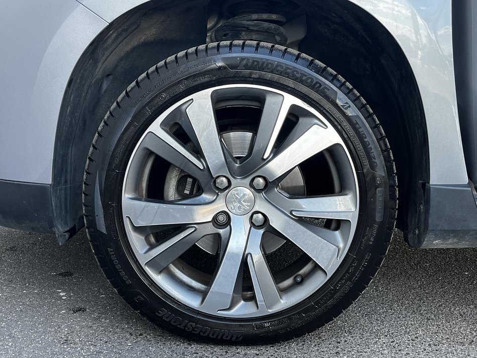 Peugeot 2008 1.2 PT Féline Titane