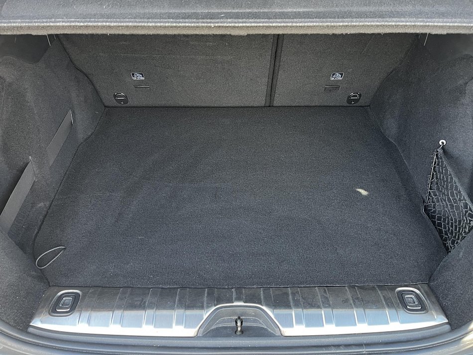 Peugeot 2008 1.2 PT Féline Titane