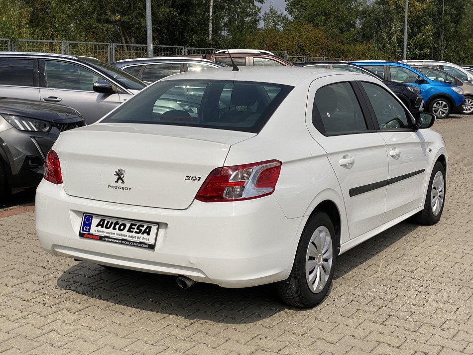 Peugeot 301 1.2 VTi 