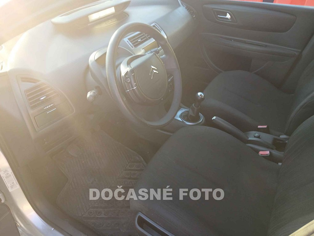 Citroën C4 1.4i 