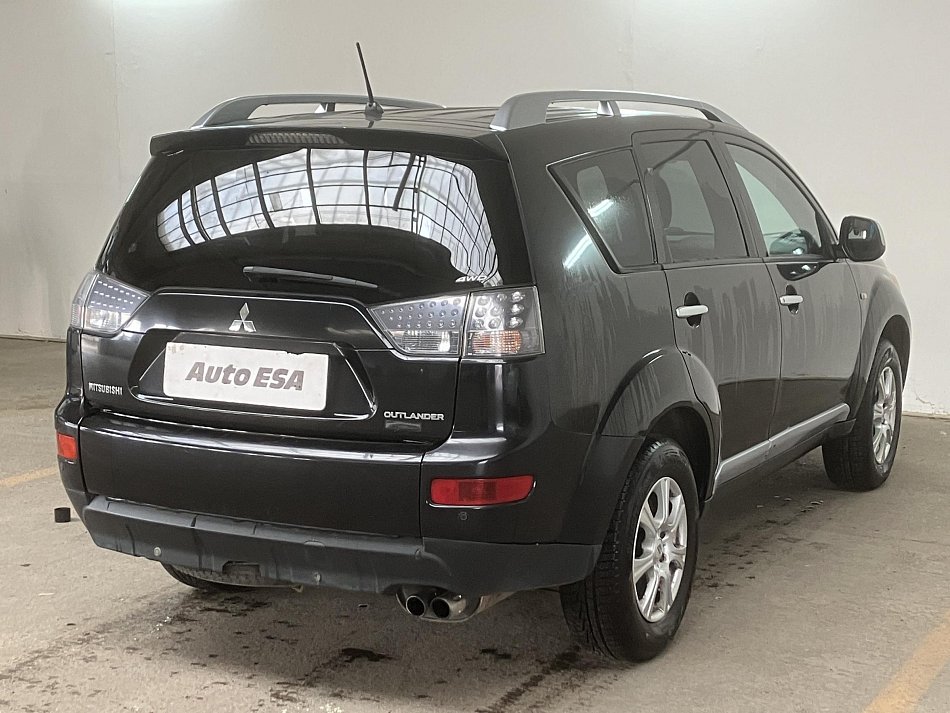 Mitsubishi Outlander 2.0 DI-D  4x4