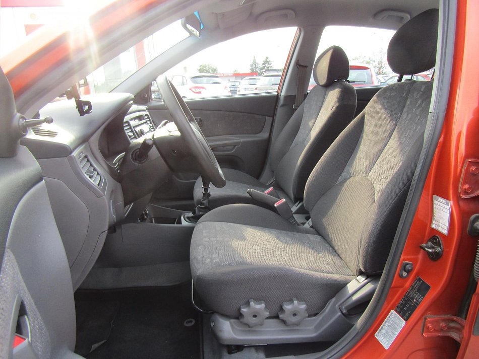 Kia Rio 1.4i 