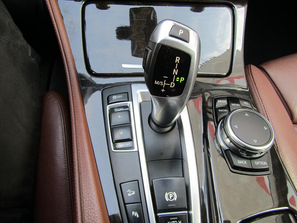 BMW Řada 5 3.0 D LuxuryLine xDrive 530d