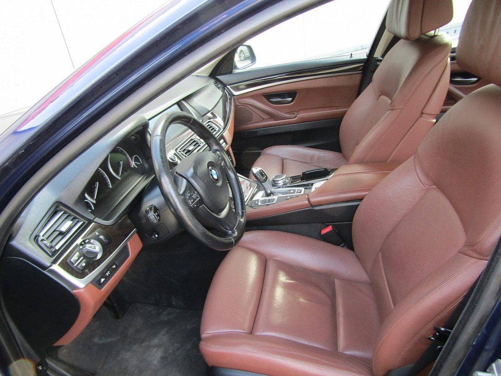 BMW Řada 5 3.0 D LuxuryLine xDrive 530d