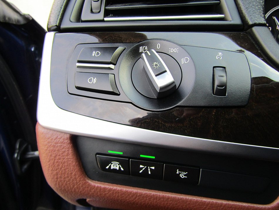 BMW Řada 5 3.0 D LuxuryLine xDrive 530d