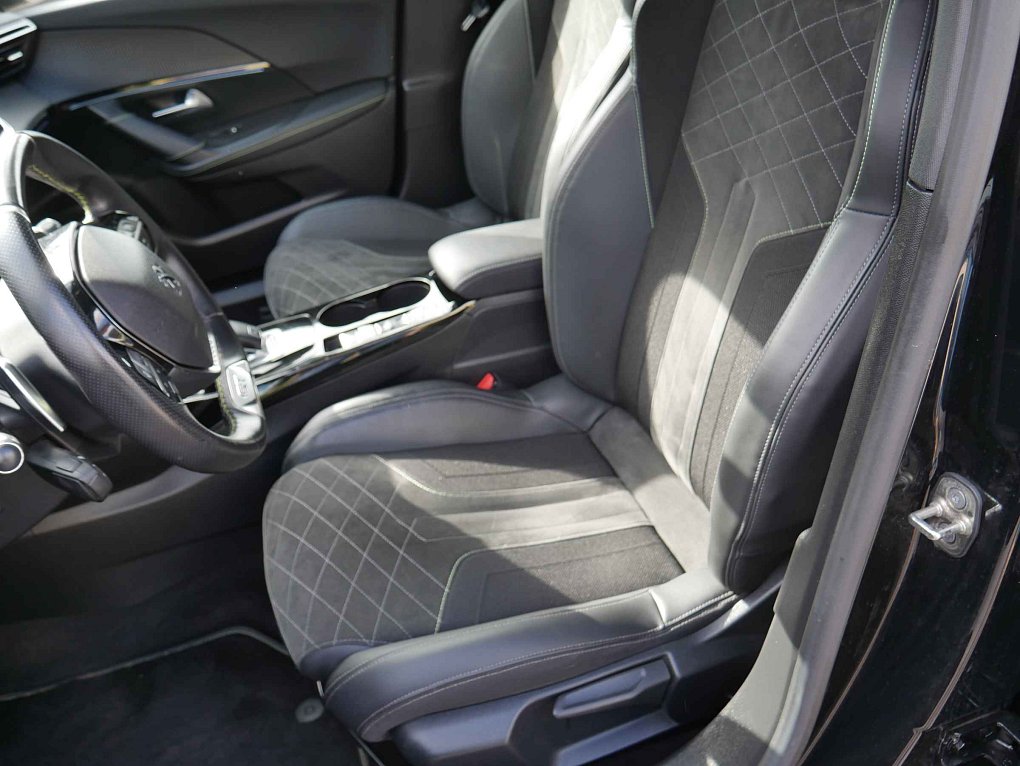 Peugeot 2008 1.2 PT GT