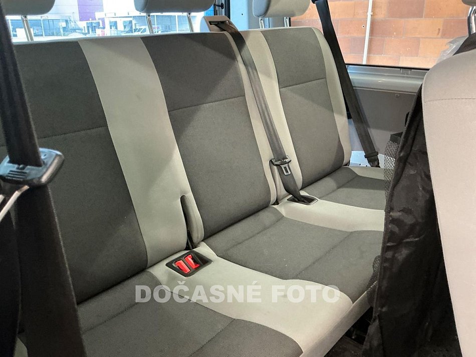 Volkswagen Transporter 2.0TDi  9míst