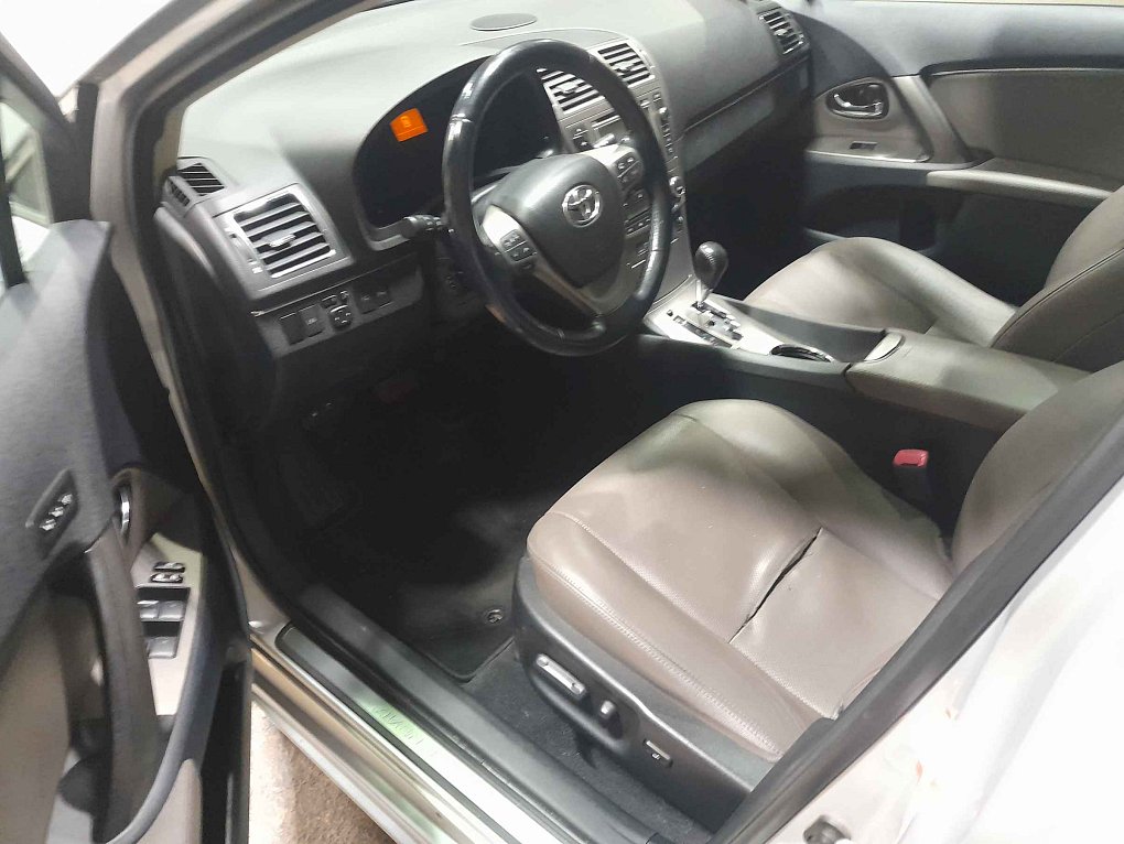Toyota Avensis 2.2 