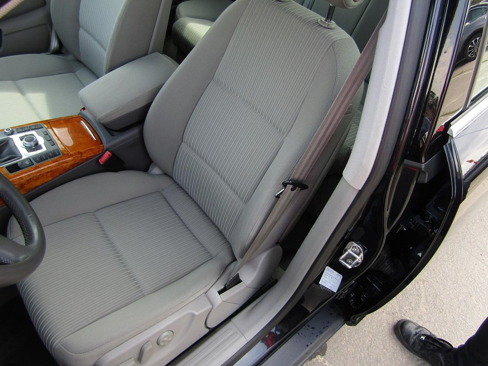 Audi A6 2.4 V6 
