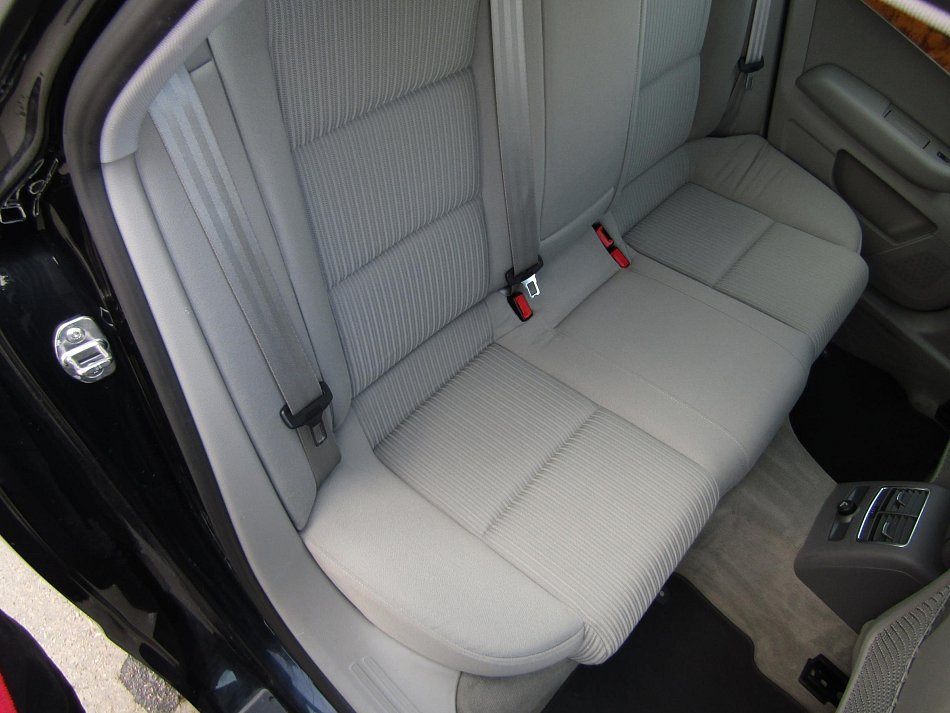 Audi A6 2.4 V6 