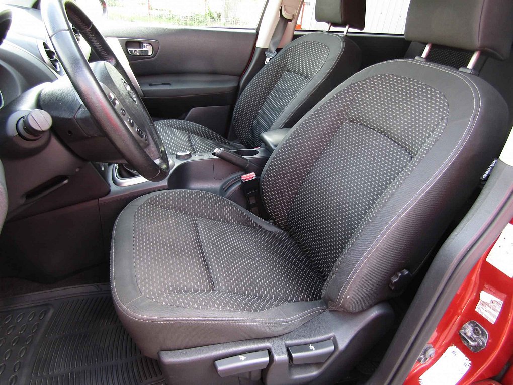 Nissan Qashqai 2.0 dCi  4x4, 7míst