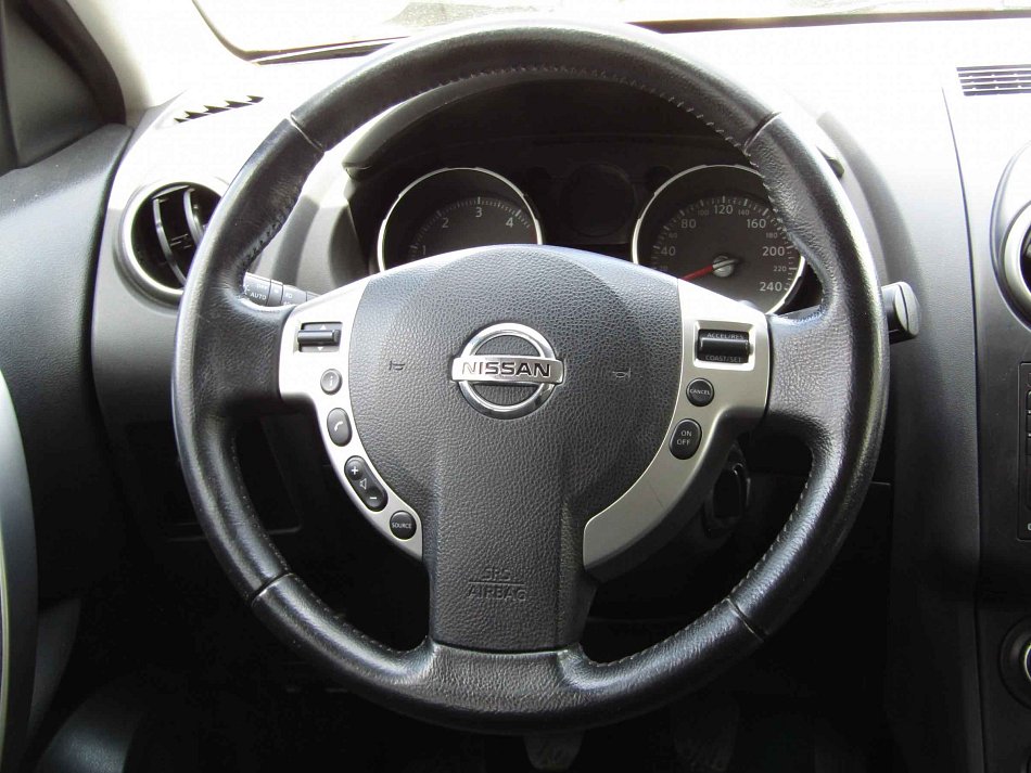Nissan Qashqai 2.0 dCi  4x4, 7míst