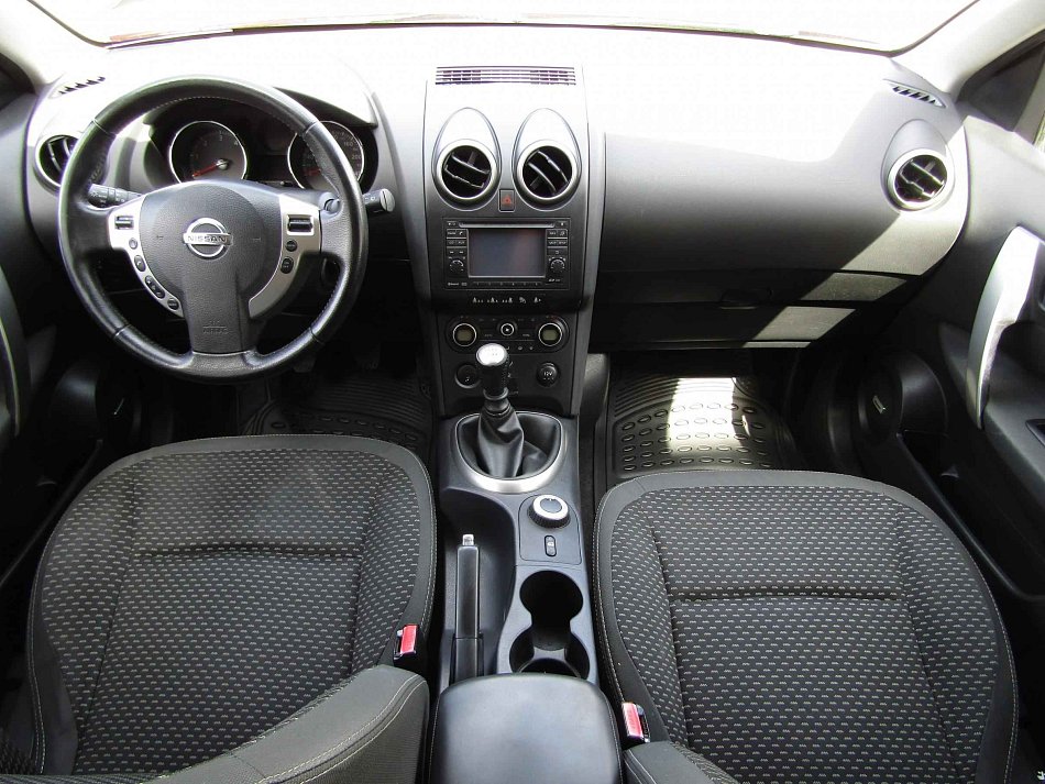 Nissan Qashqai 2.0 dCi  4x4, 7míst
