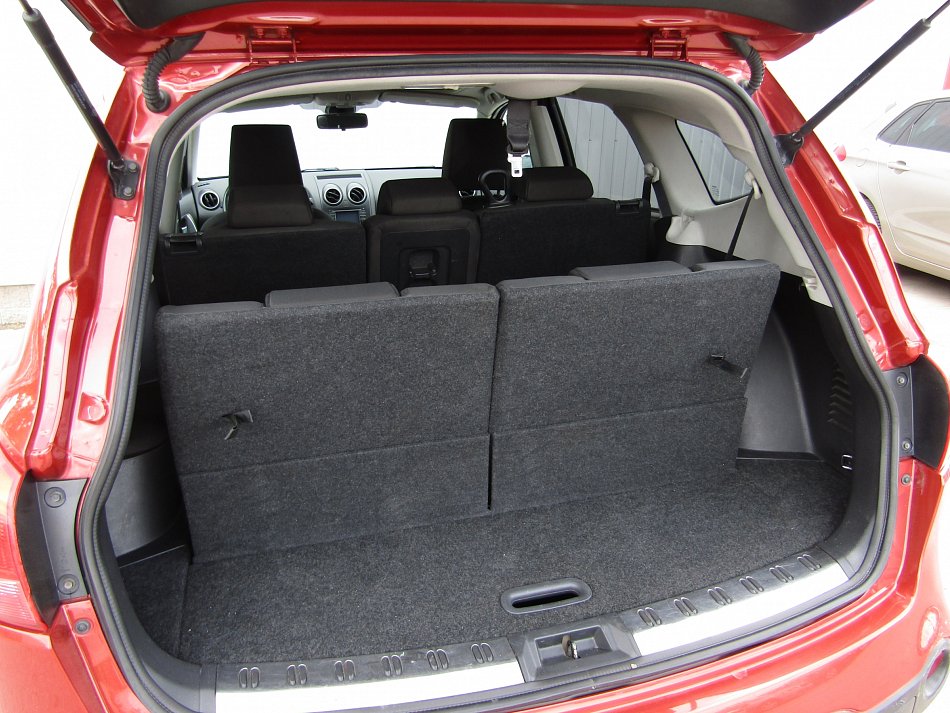 Nissan Qashqai 2.0 dCi  4x4, 7míst