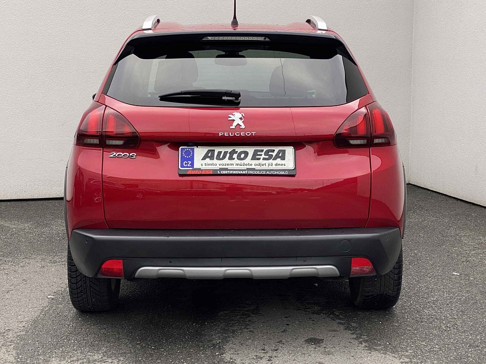 Peugeot 2008 1.2 PT Crossway