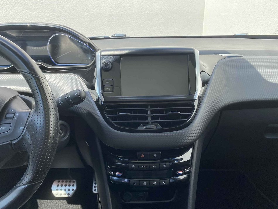 Peugeot 2008 1.2PT Crossway