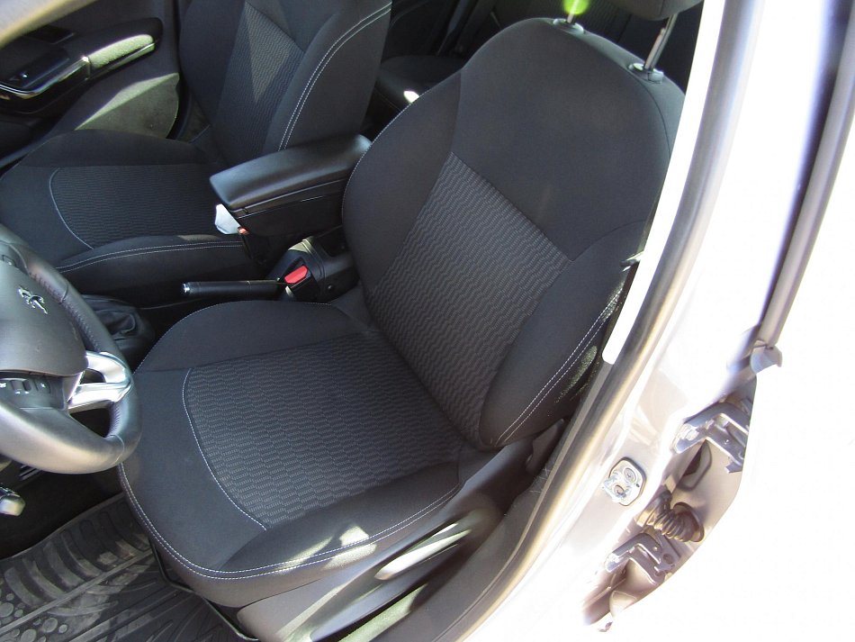 Peugeot 208 1.2 PT 