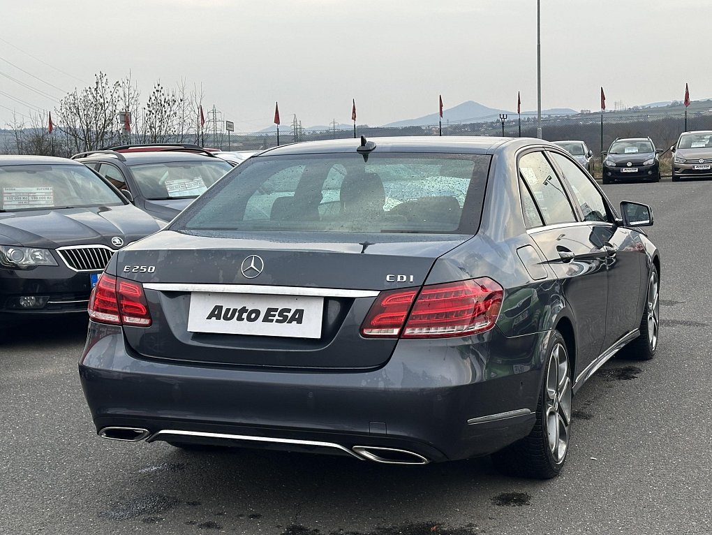 Mercedes-Benz Třída E 2.2CDi 